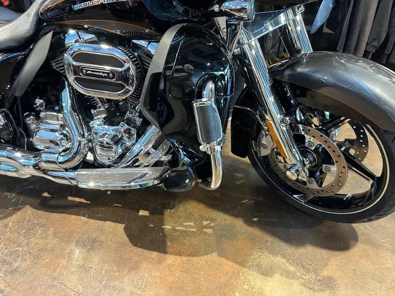 Harley-Davidson 1800 Road Glide Ultra (2014 - 16) - FLTRUSE (11)