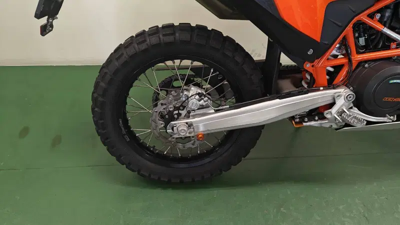 KTM 690 Enduro R (2022 - 25) (4)