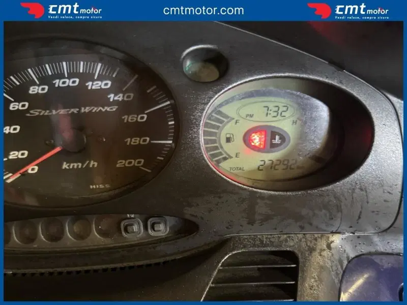 Honda Silver Wing 600 (2001 - 05) (5)