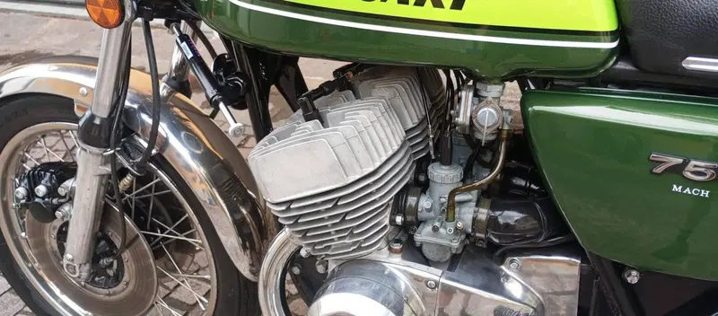Kawasaki 750 mach 4 H2B (7)
