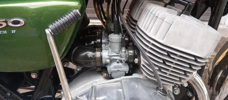 Kawasaki 750 mach 4 H2B (12)