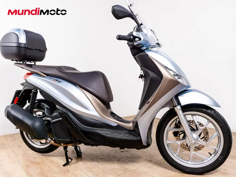 Piaggio Liberty 150 i-get ABS (2016) (2)