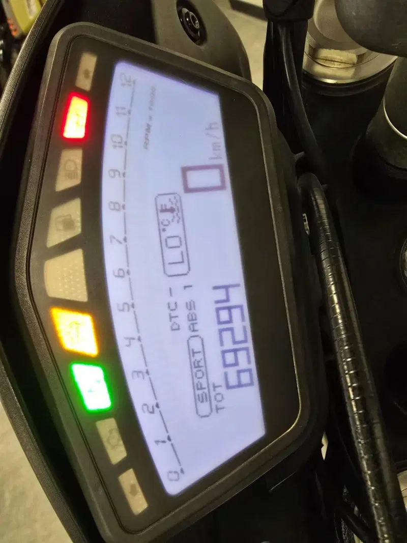 Ducati Hyperstrada 821 (2013 - 15) (5)