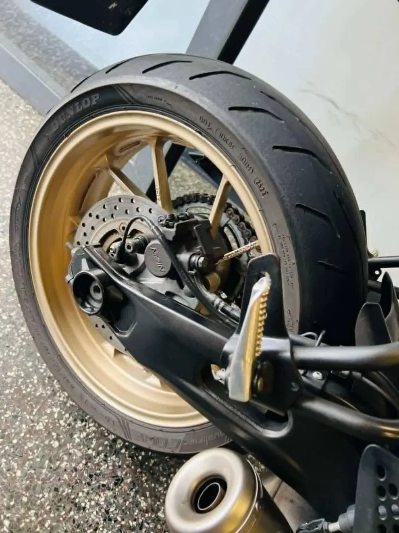 Yamaha XSR 700 (2021) (9)
