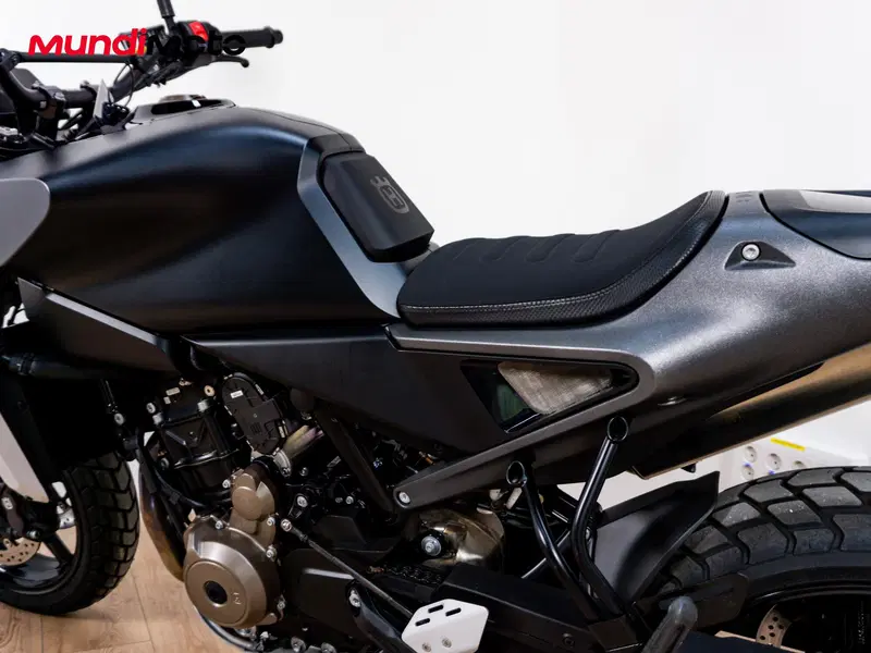 Husqvarna Svartpilen 801 (2024 - 26) (6)