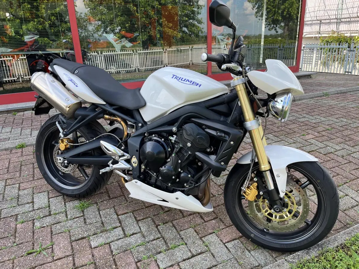 Triumph Street Triple (2007 - 12) (2)
