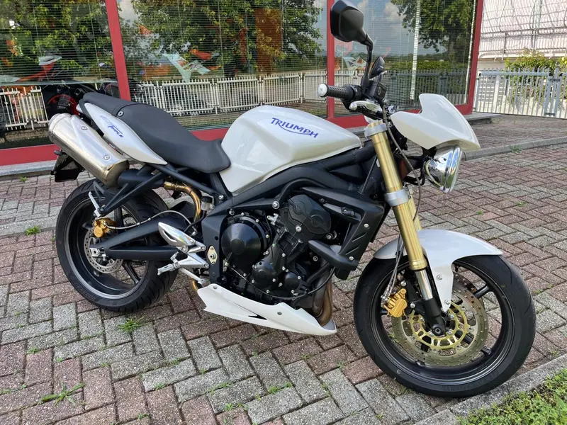 Triumph Street Triple (2007 - 12) (2)