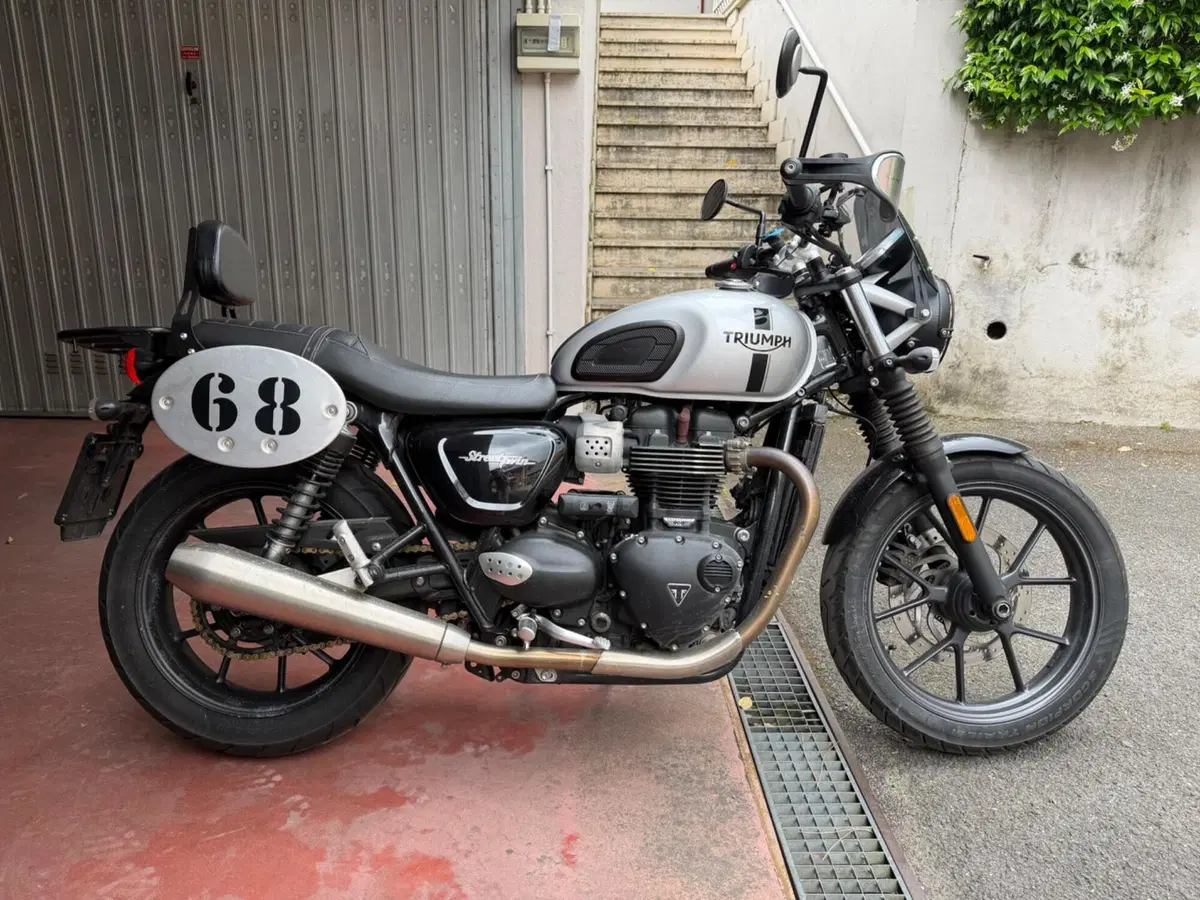 Triumph Street Twin 900 (2017 - 18) (2)