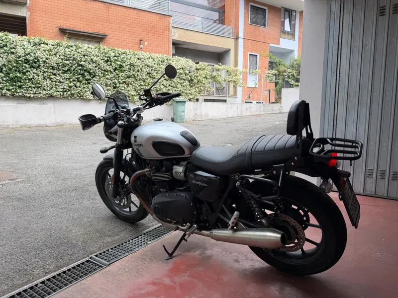 Triumph Street Twin 900 (2017 - 18) (4)