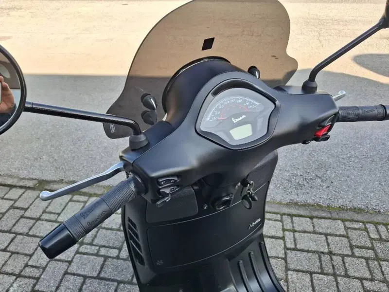 Vespa GTS 300 Super (2017 - 18) (5)