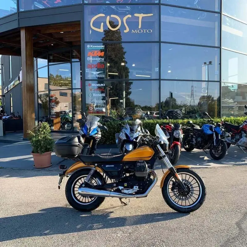 Moto Guzzi V9 Roamer (2016 - 18) (2)