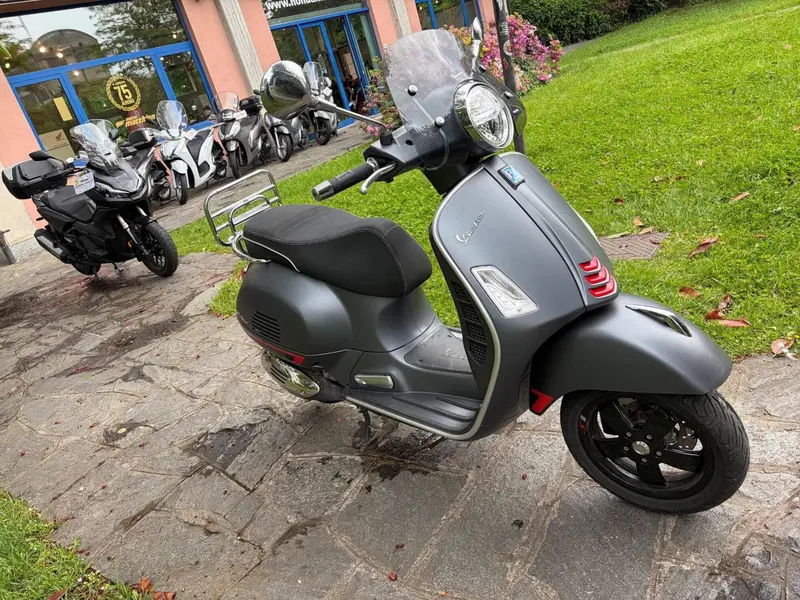 Vespa GTS 300 Super Hpe (2021 - 22) (2)