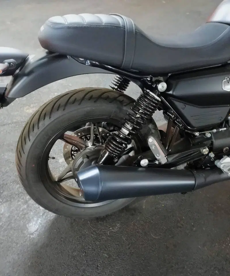 Moto Guzzi V7 Stone (2025 - 26) (3)