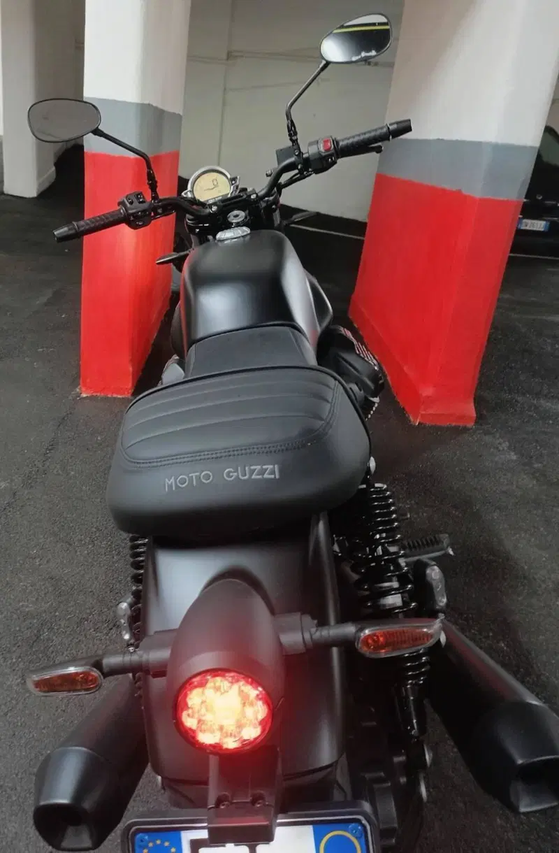 Moto Guzzi V7 Stone (2025 - 26) (5)