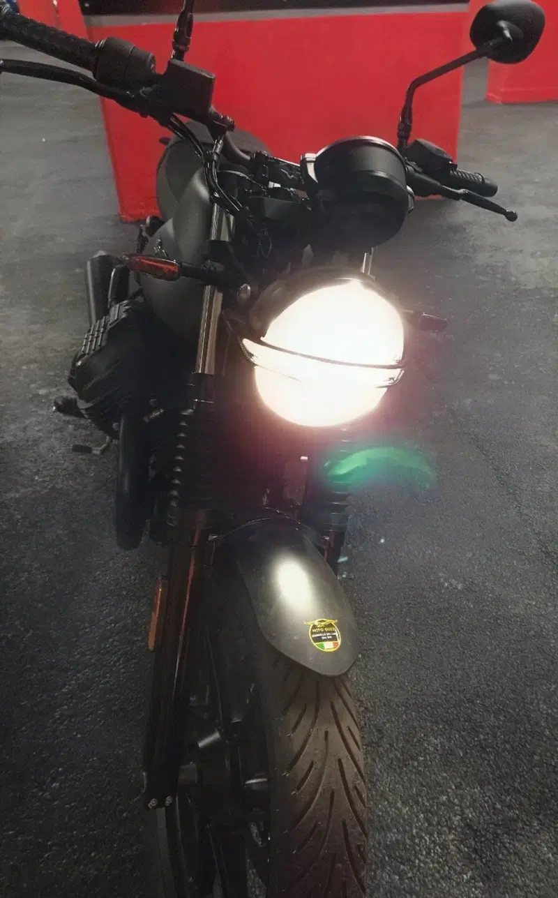Moto Guzzi V7 Stone (2025 - 26) (6)