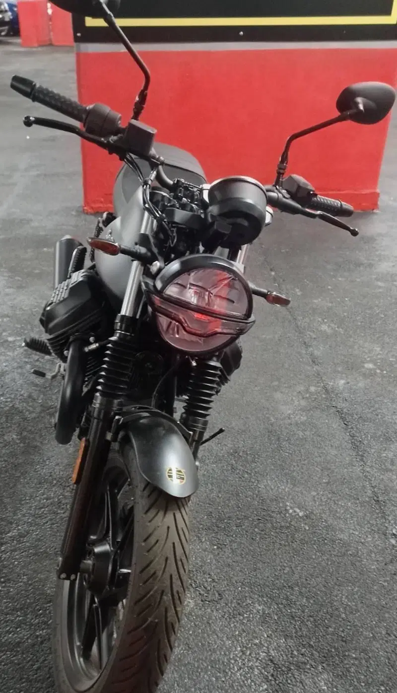 Moto Guzzi V7 Stone (2025 - 26) (7)