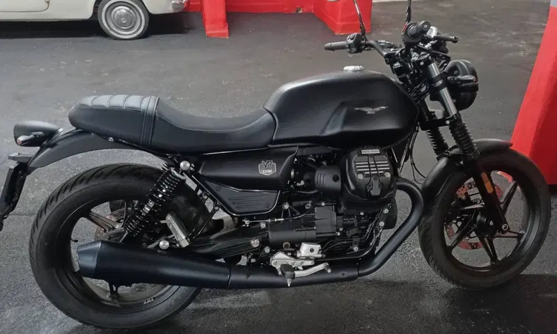 Moto Guzzi V7 Stone (2025 - 26) (9)