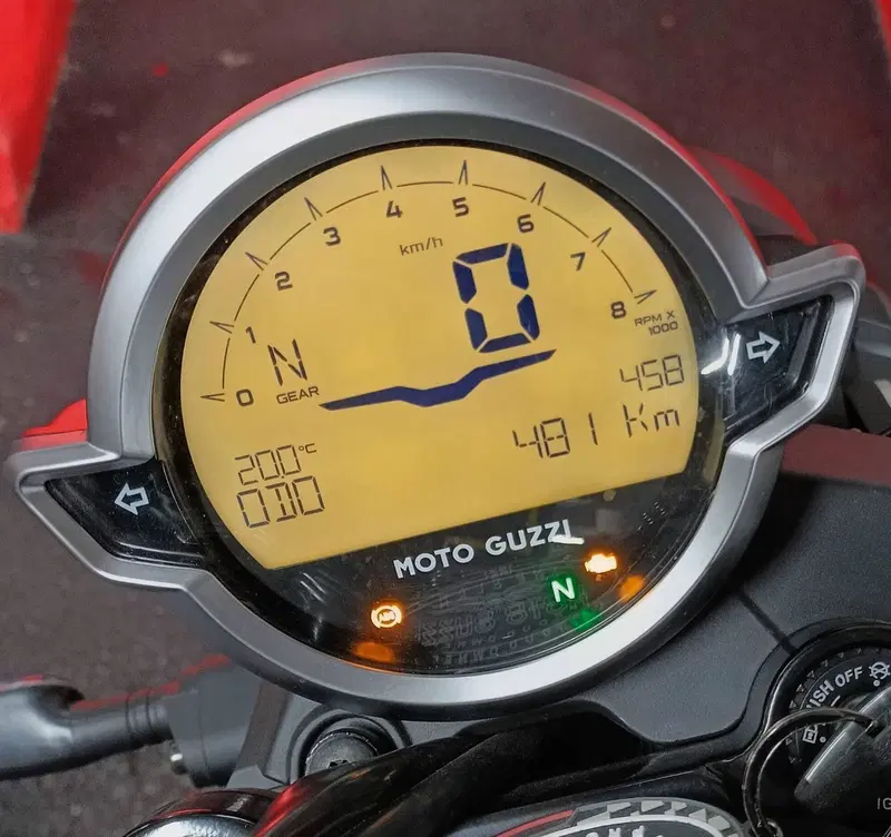 Moto Guzzi V7 Stone (2025 - 26) (10)