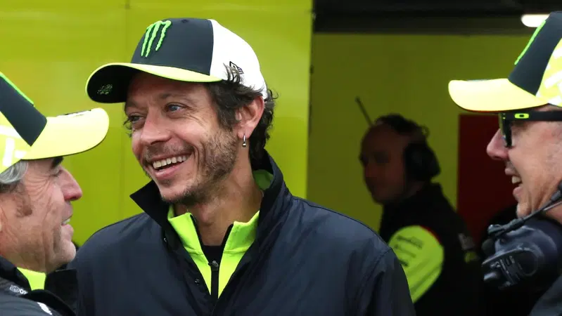 MotoGP 2026. GP di Catalunya. Valentino Rossi al Montmel&oacute;, le sue valutazioni: "Bezzecchi stagione incredibile, Diggia molto bene, &Aacute;lex Marquez bella impressione. Noi? Vogliamo un pilota italiano"