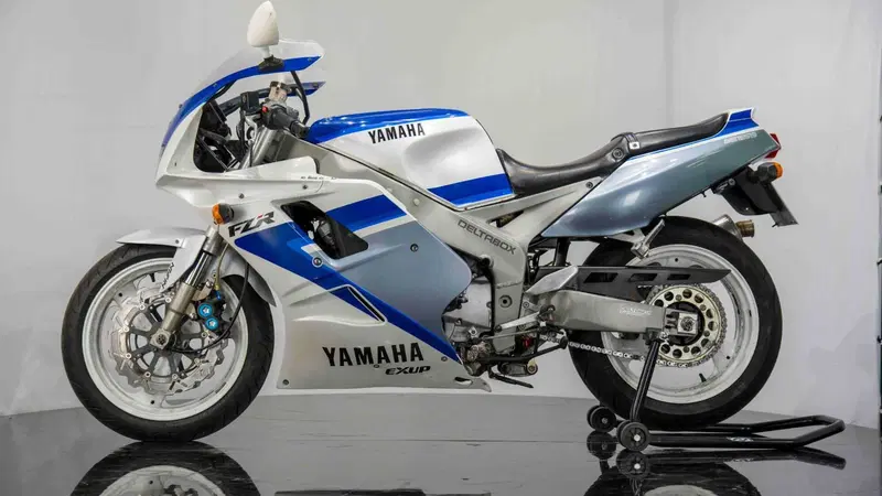 Yamaha FZR 1000 Exup (1991 - 93) (2)