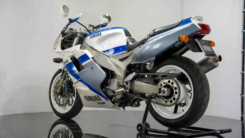 Yamaha FZR 1000 Exup (1991 - 93) (9)