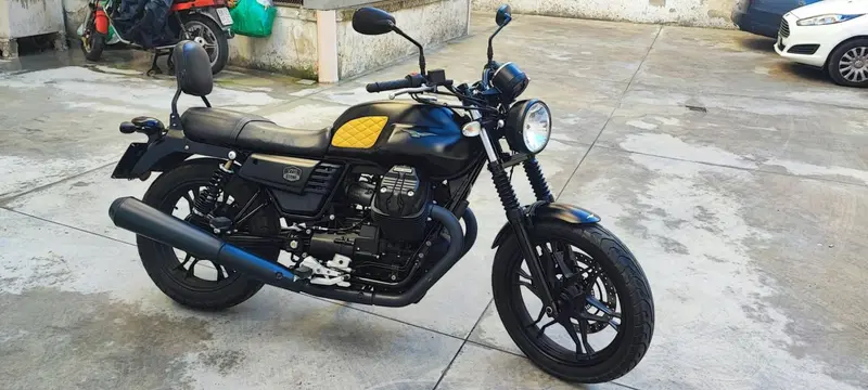 Moto Guzzi V7 III Stone (2017 - 20) (6)