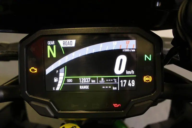 Kawasaki Z 900 Performance (2021 - 24) (12)