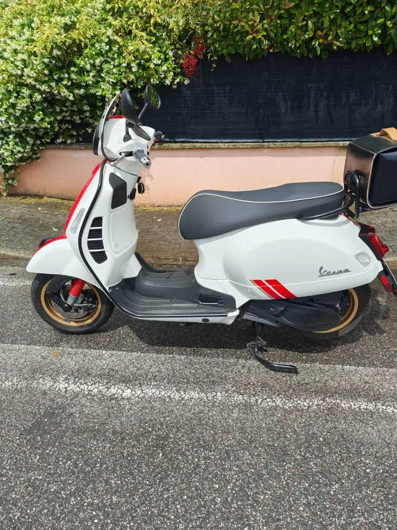 Vespa GTS 300 Super Racing Sixties Hpe (2021 - 22)