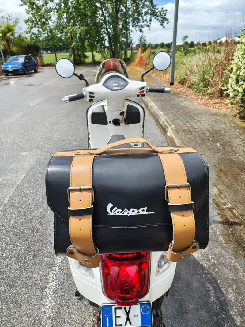 Vespa GTS 300 Super Racing Sixties Hpe (2021 - 22) (2)