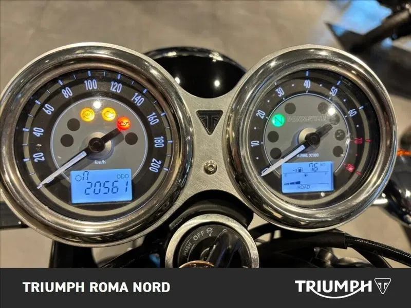 Triumph Bonneville T120 (2021 - 25) (4)