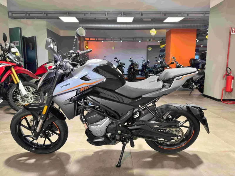 CFMOTO 300NK (2021 - 26) (4)