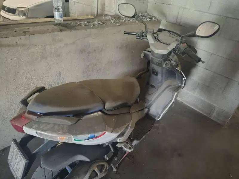 Aprilia SR 50 Street (2008 - 13) (2)