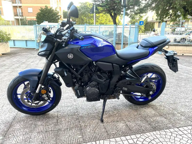 Yamaha MT-07 Y-AMT (2025 - 26) (2)