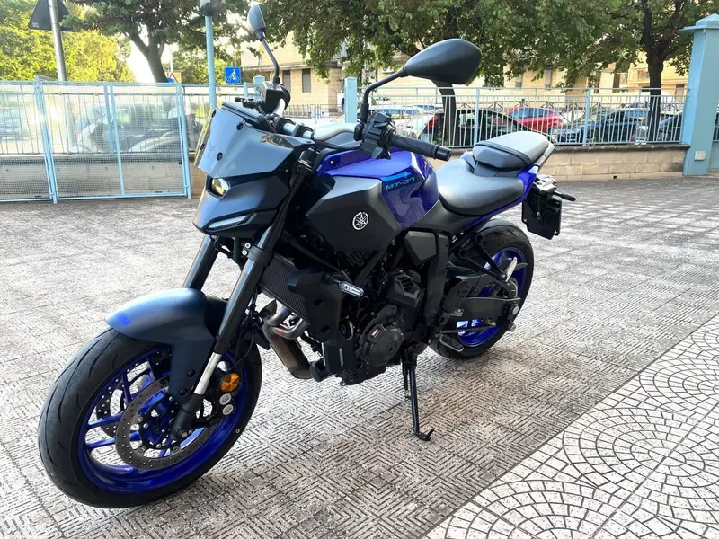 Yamaha MT-07 Y-AMT (2025 - 26) (3)