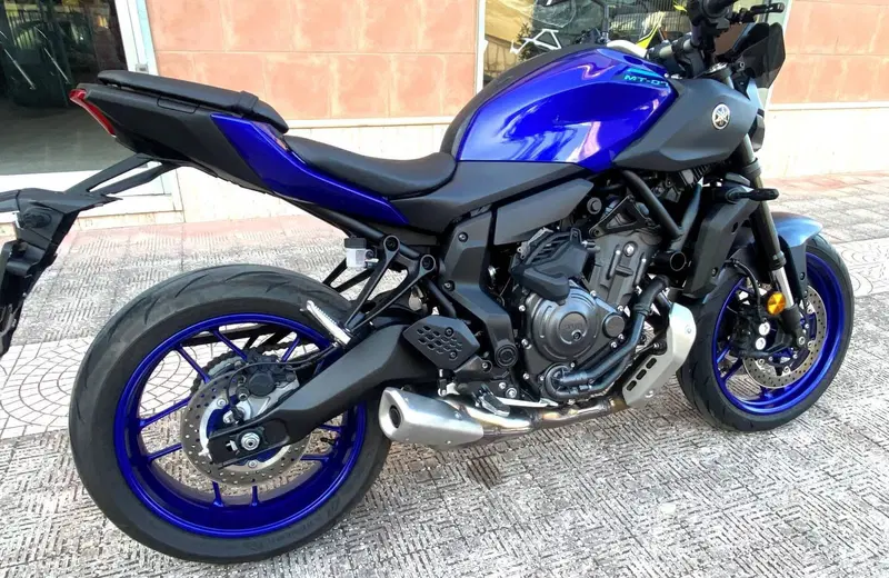 Yamaha MT-07 Y-AMT (2025 - 26) (6)