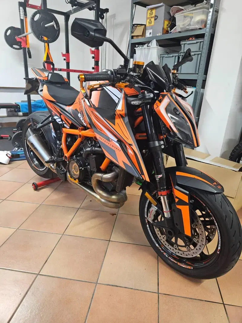 KTM 1290 Super Duke R (2021)
