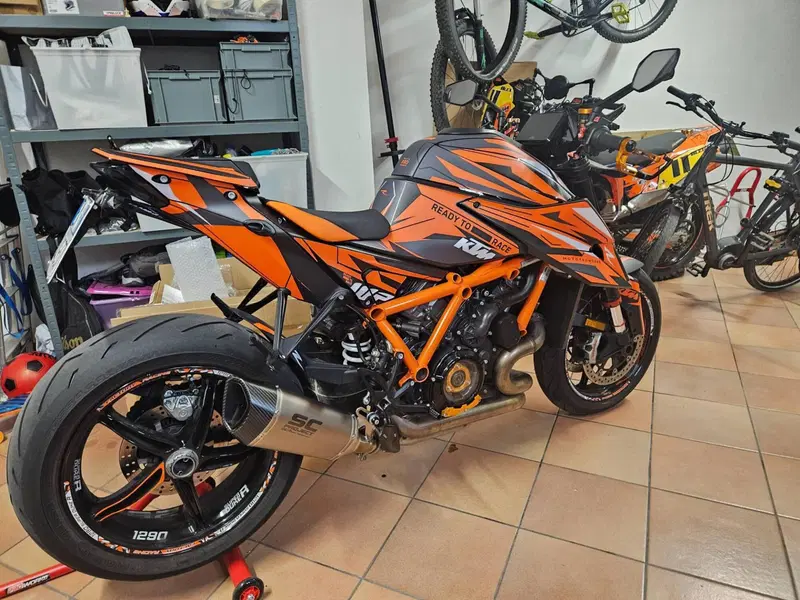KTM 1290 Super Duke R (2021) (2)