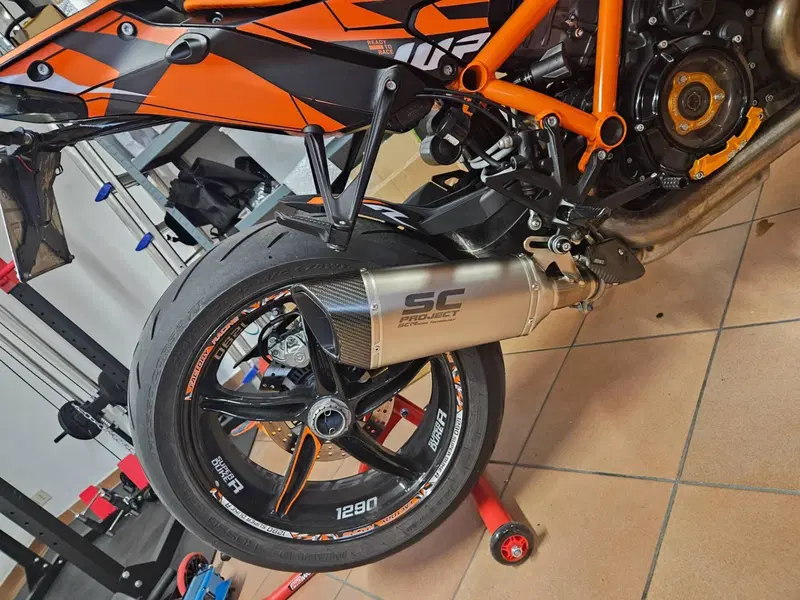 KTM 1290 Super Duke R (2021) (5)