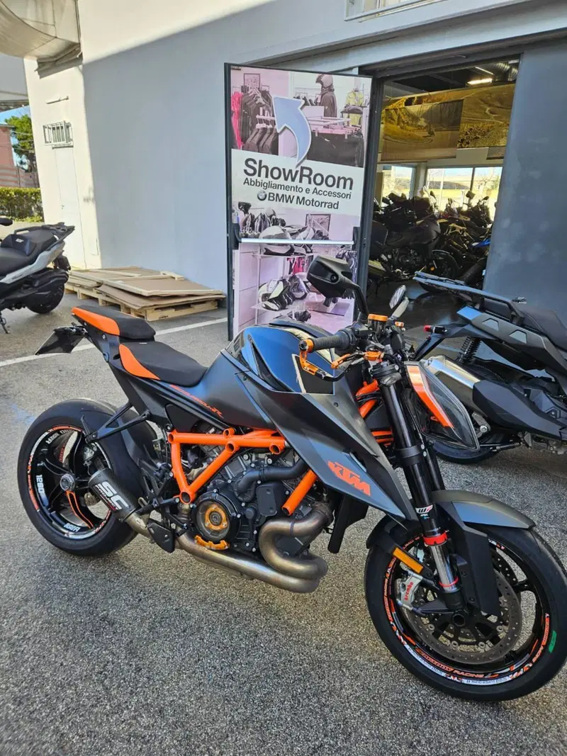 KTM 1290 Super Duke R (2021) (7)