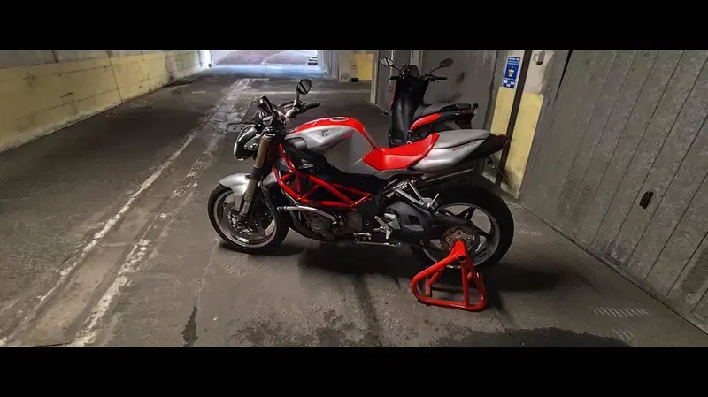 MV Agusta Brutale 910 S (2005 - 11) (6)