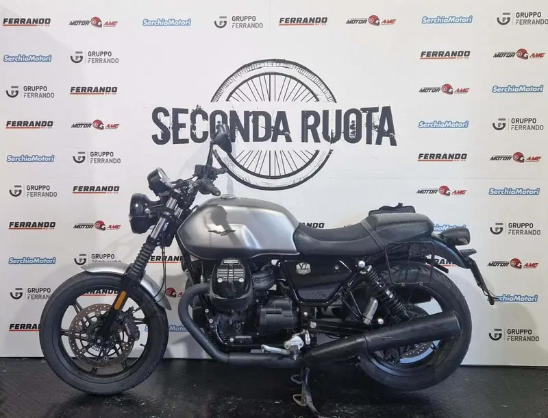 Moto Guzzi V7 Stone (2021 - 24) (2)