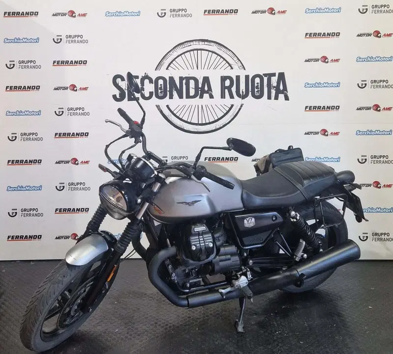Moto Guzzi V7 Stone (2021 - 24) (4)