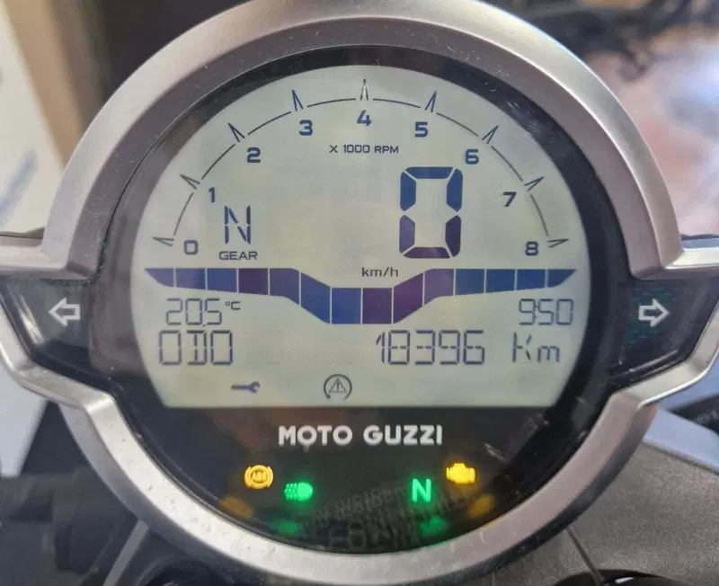 Moto Guzzi V7 Stone (2021 - 24) (5)