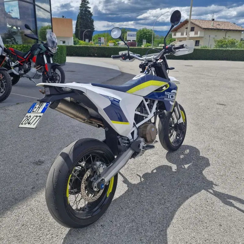 Husqvarna 701 Supermoto (2017 - 19) (2)