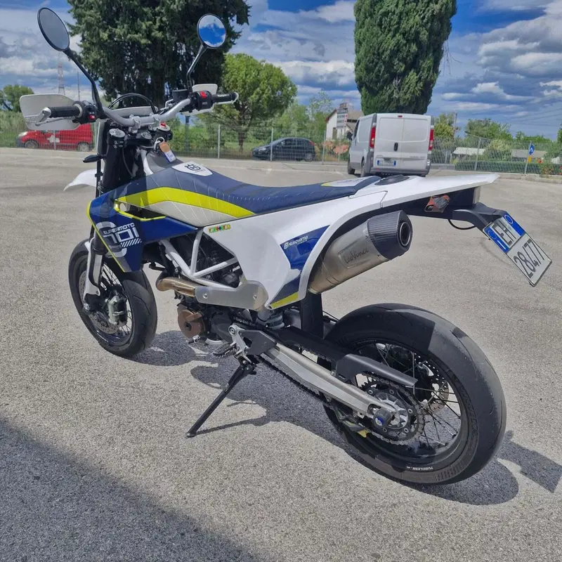 Husqvarna 701 Supermoto (2017 - 19) (3)
