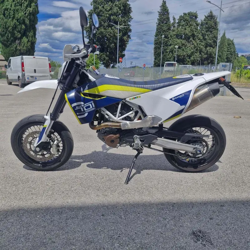 Husqvarna 701 Supermoto (2017 - 19) (4)