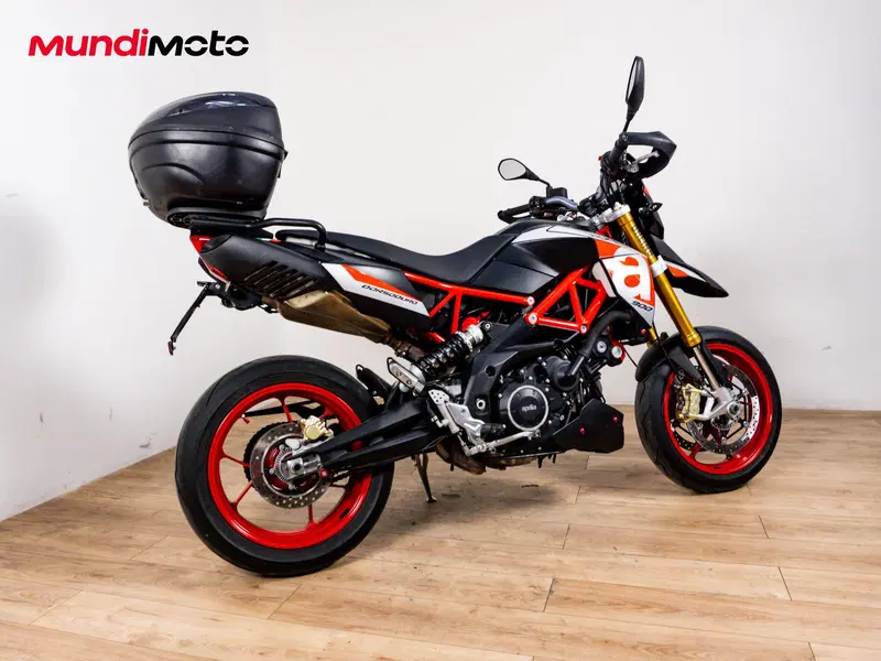 Aprilia Dorsoduro 900 (2017 - 20) (2)