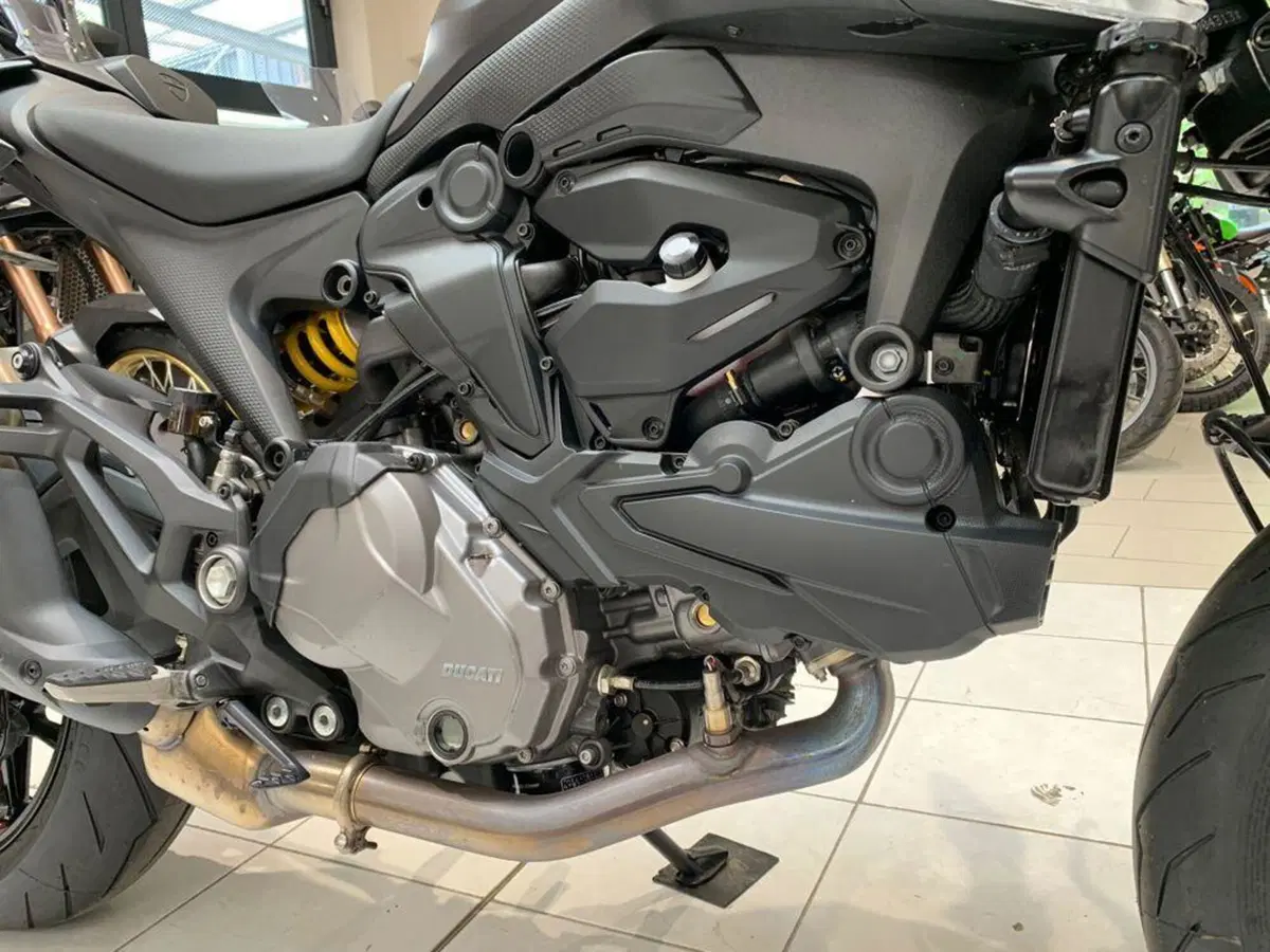 Ducati Monster 937 + (2021 - 25) (7)