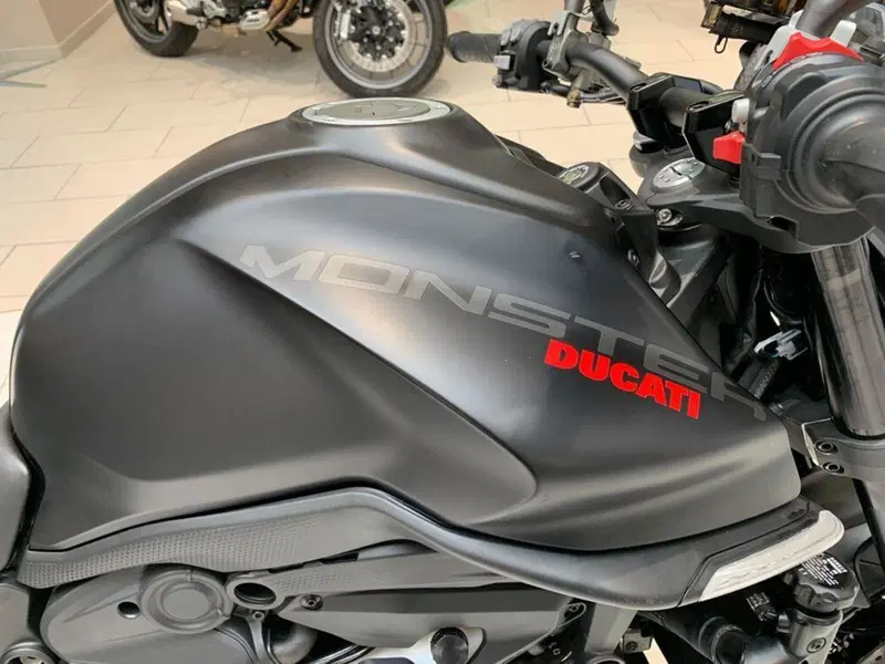 Ducati Monster 937 + (2021 - 25) (5)