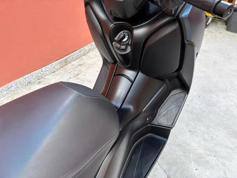 Yamaha X-Max 300 (2021 - 24) (4)